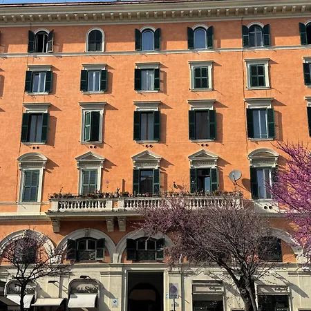 Relais Cola Di Rienzo فندق مبيت وإفطار