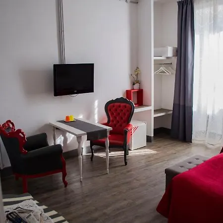 فندق مبيت وإفطار Relais Cola Di Rienzo 4*